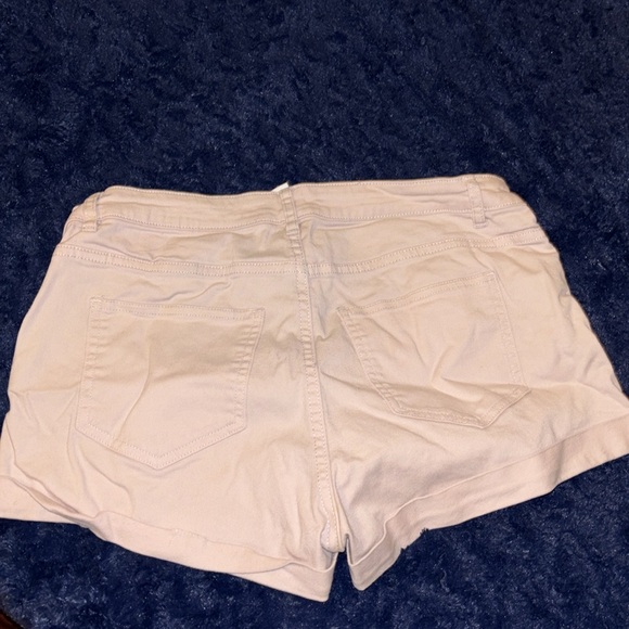 Light pink shorts - Picture 2 of 2